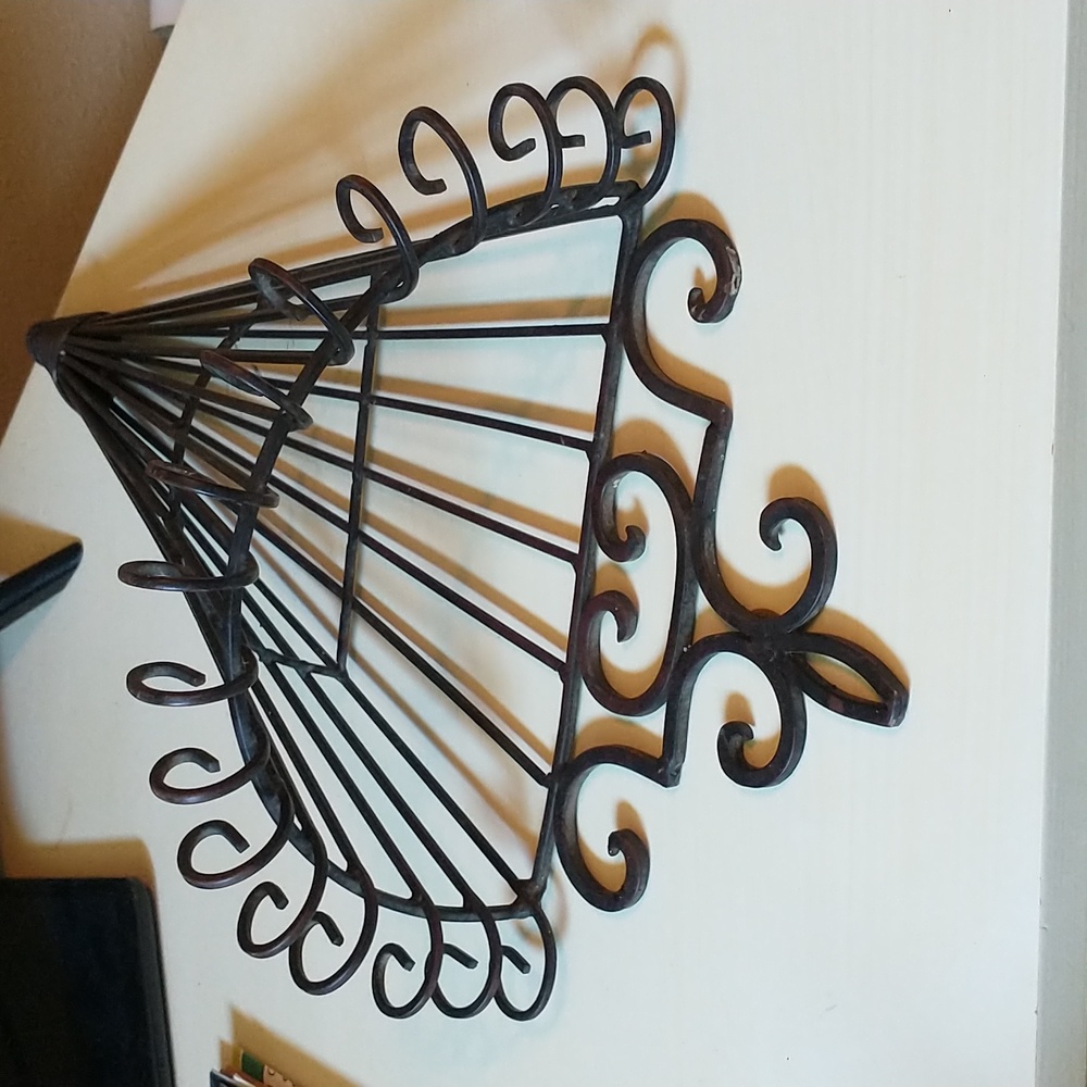Metal wall sconce, 18" x 10", outdoor or indoor - Picture 3 of 6